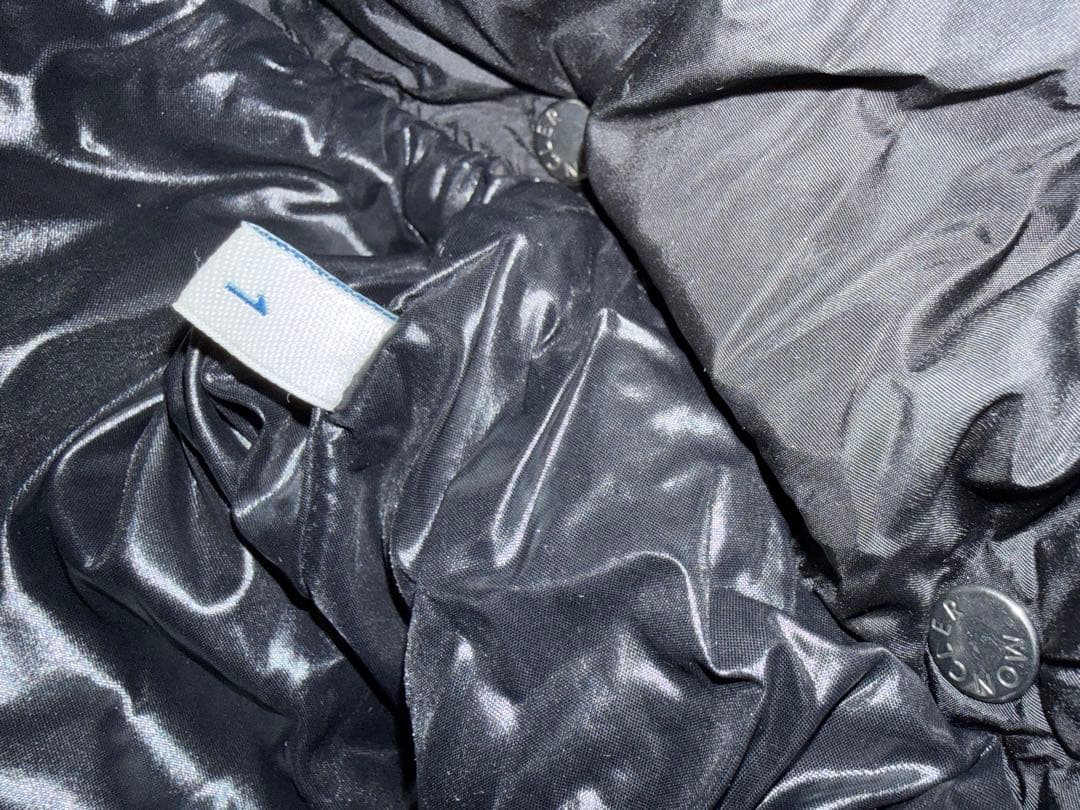 MONCLER アドクサ 1 ブラック ダウンコート フード付き