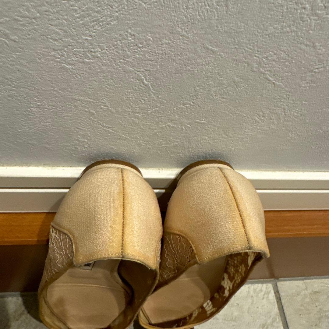 マノロブラニク ハンギシ フラット レース