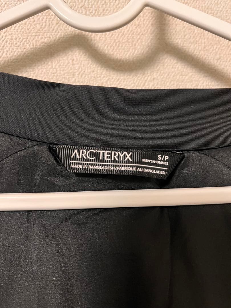 アークテリクスアトムヘビーウェイトフーディ ブラック Sサイズ