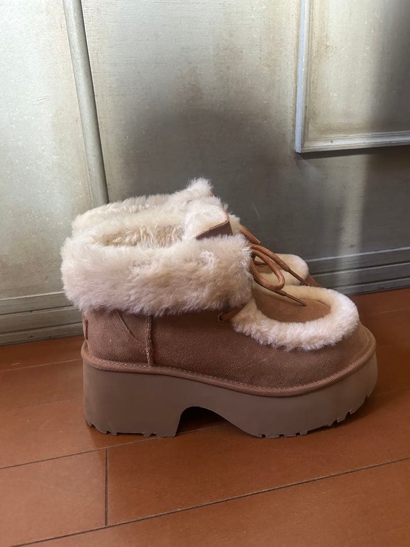 UGG エスミーレースアップ　ムートンブーツ　アグ
