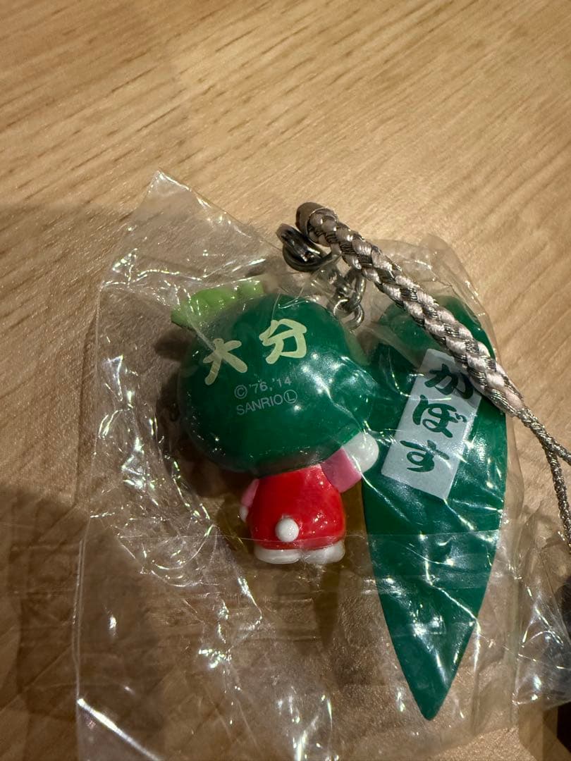 大分限定 【激レア】　キティ　コップのフチの カボス　ハローキティ　ストラップ