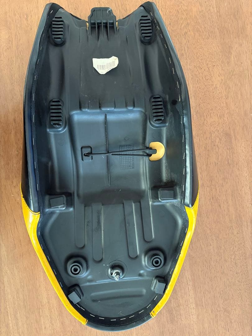 【最終価格】ドゥカティスクランブラーフルスロットル　純正シート