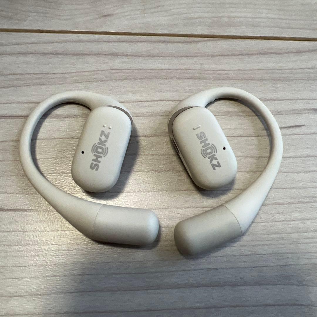 美品 Shokz OpenFit ホワイト 充電ケース付 イヤホン