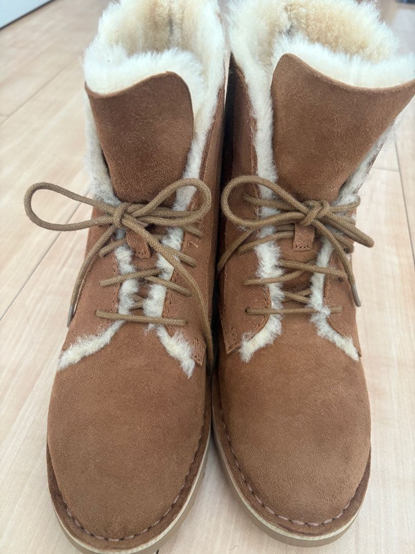 UGG ブラウン レースアップ ショートブーツ