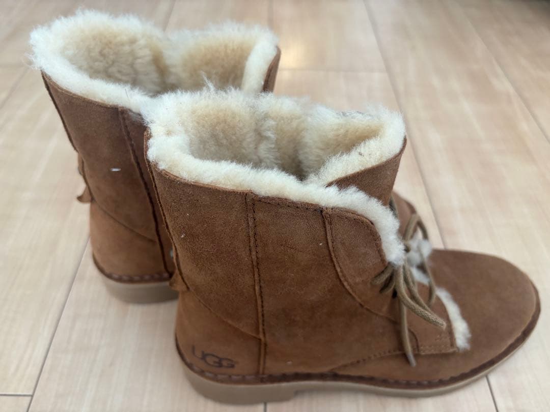 UGG ブラウン レースアップ ショートブーツ