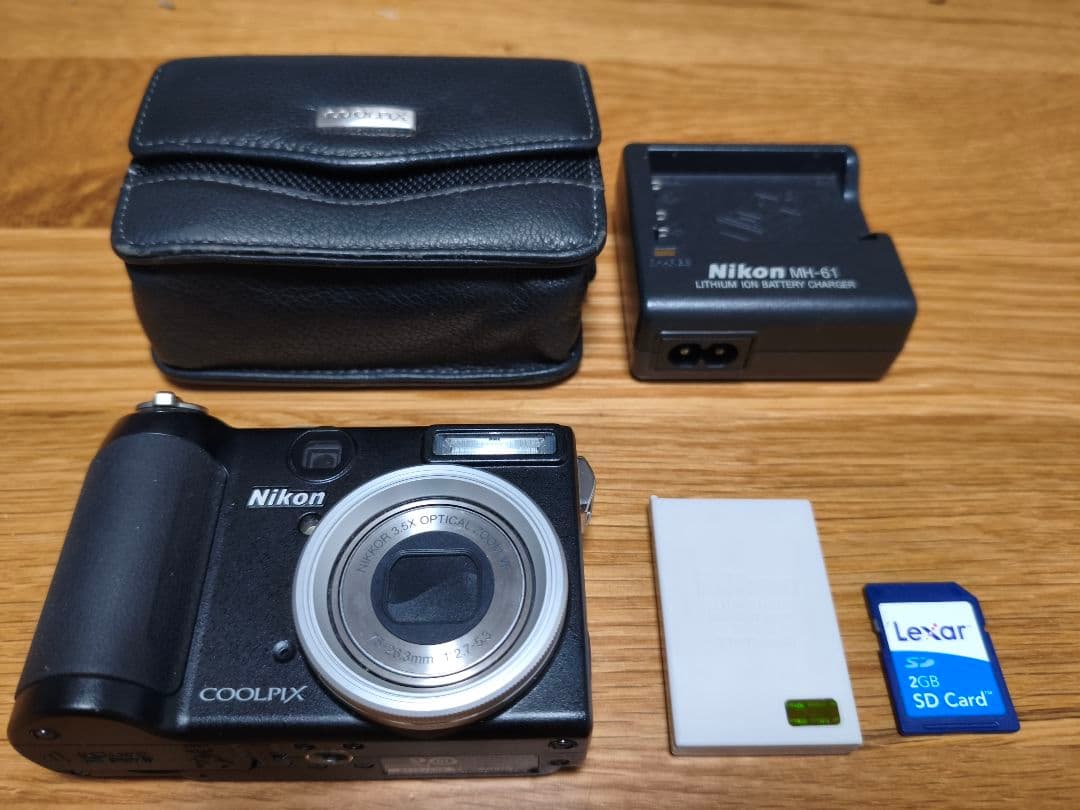 Nikon COOLPIX P5000 デジタルカメラ 本体と付属品