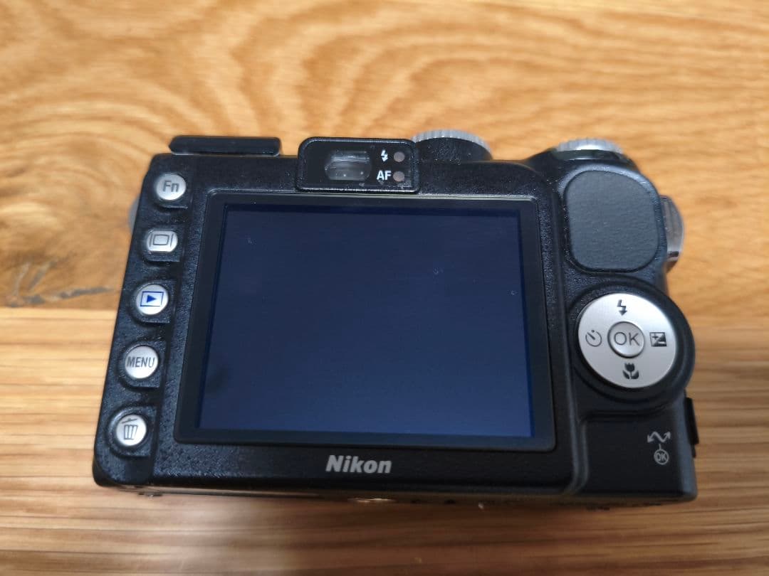Nikon COOLPIX P5000 デジタルカメラ 本体と付属品