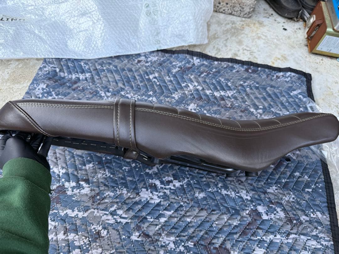 UNIT GARAGE製シート　 R nineTシリーズ用