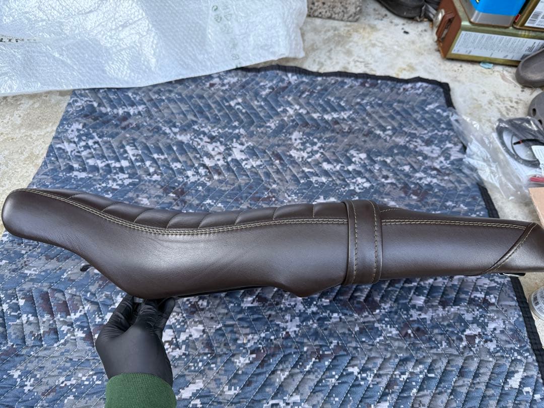 UNIT GARAGE製シート　 R nineTシリーズ用