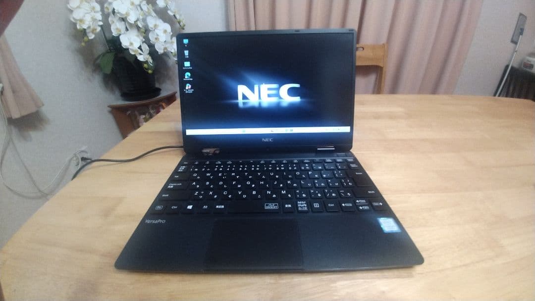 軽量薄型☆NEC　VKA11H-4　M3-8100Y　メモリ4GB　SSD128