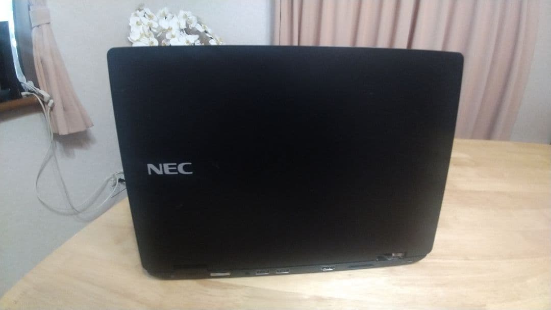 軽量薄型☆NEC　VKA11H-4　M3-8100Y　メモリ4GB　SSD128