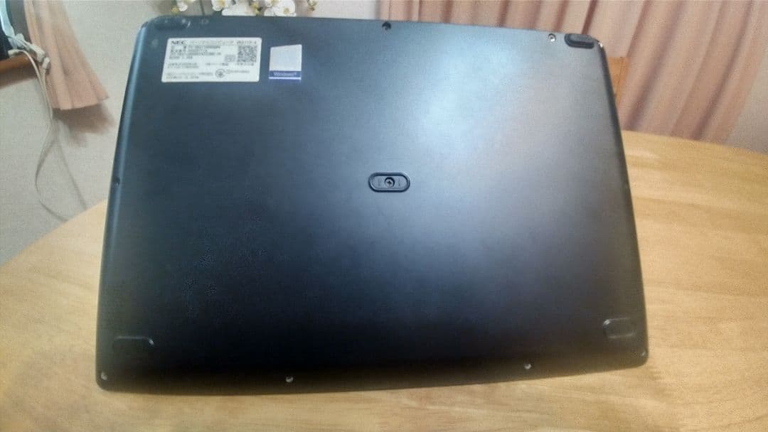 軽量薄型☆NEC　VKA11H-4　M3-8100Y　メモリ4GB　SSD128