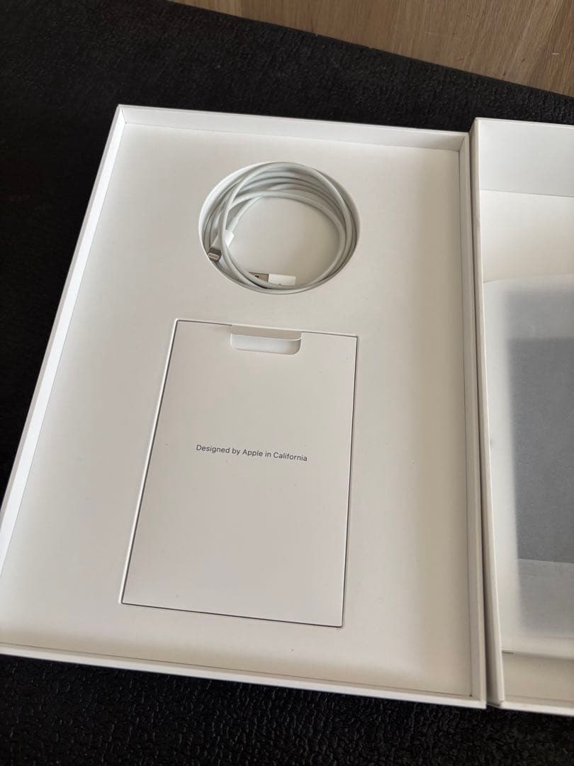 R*i様 iPad 第7世代 10.2 インチ32GB WiFi シルバー箱入り