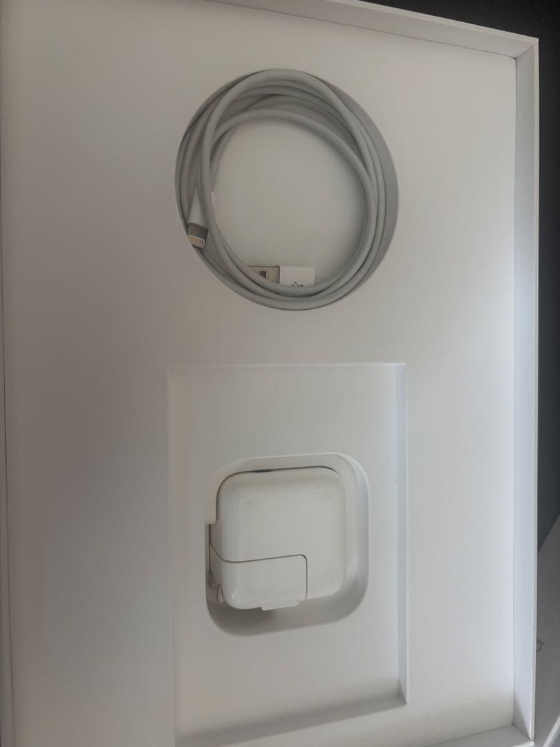 R*i様 iPad 第7世代 10.2 インチ32GB WiFi シルバー箱入り