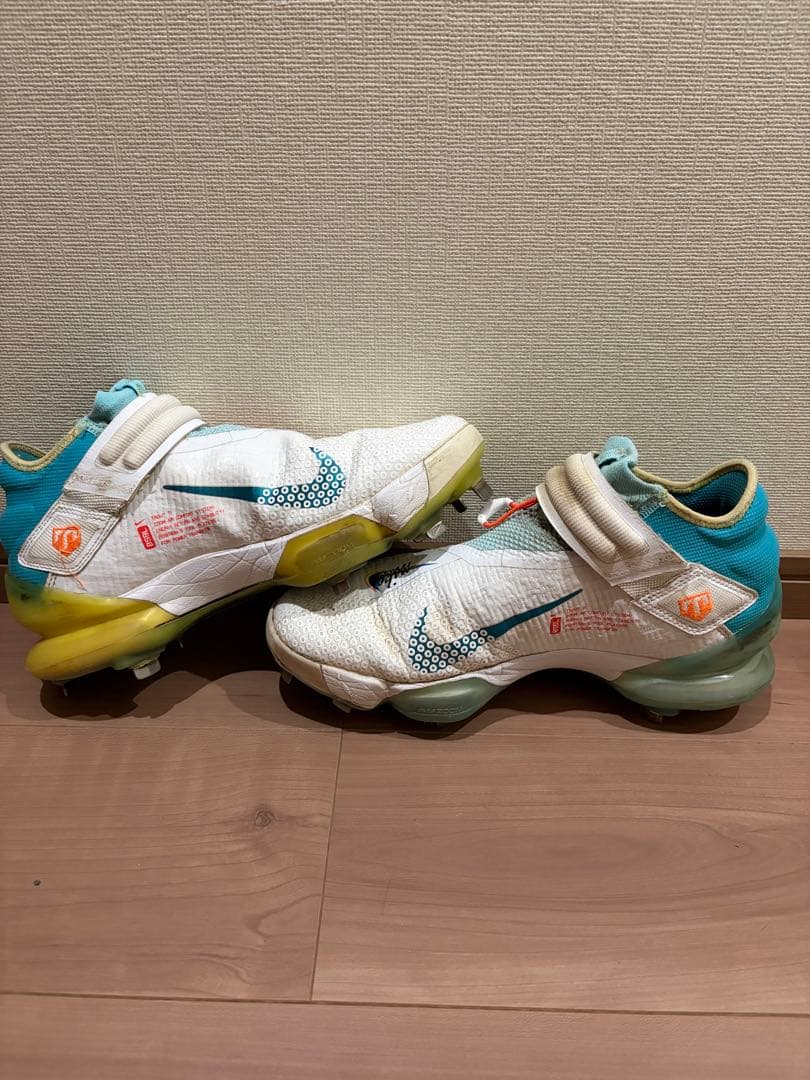 Nike スパイクシューズ ホワイト　TROUT 9