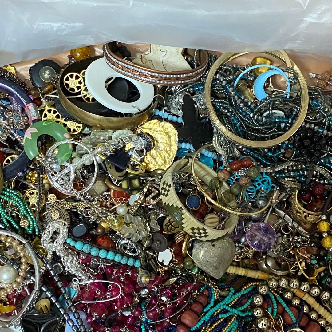 大量　まとめ売り　ジャンク　未選別　アクセサリー色々⑧　約5.6㎏　ネックレス他