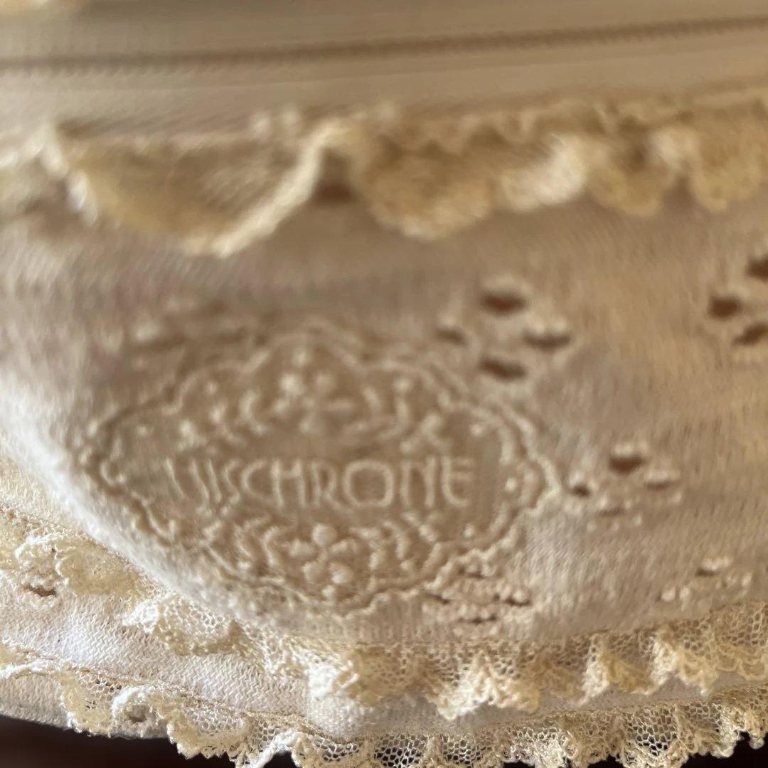 サエラヒスクローネ化粧ポーチ