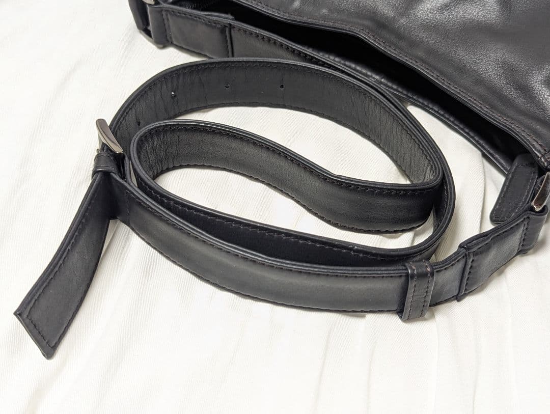 im product　ISSEY MIYAKE ショルダーバック　レザーB739