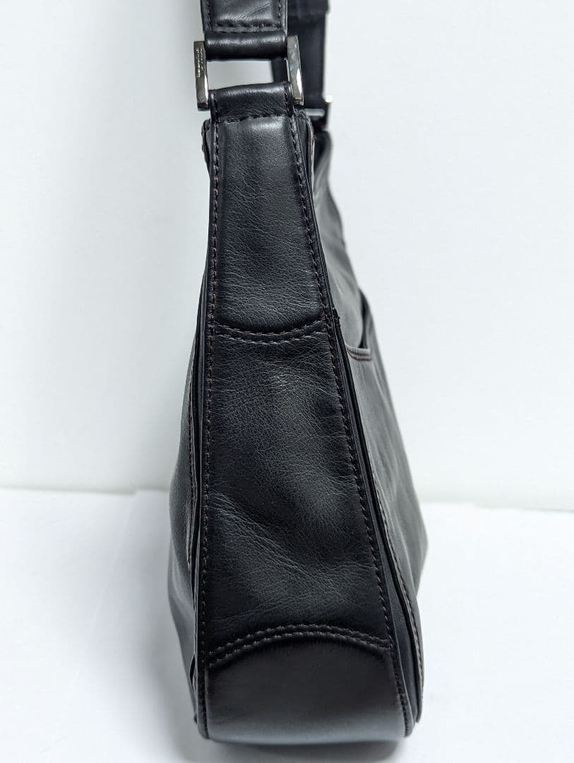 im product　ISSEY MIYAKE ショルダーバック　レザーB739