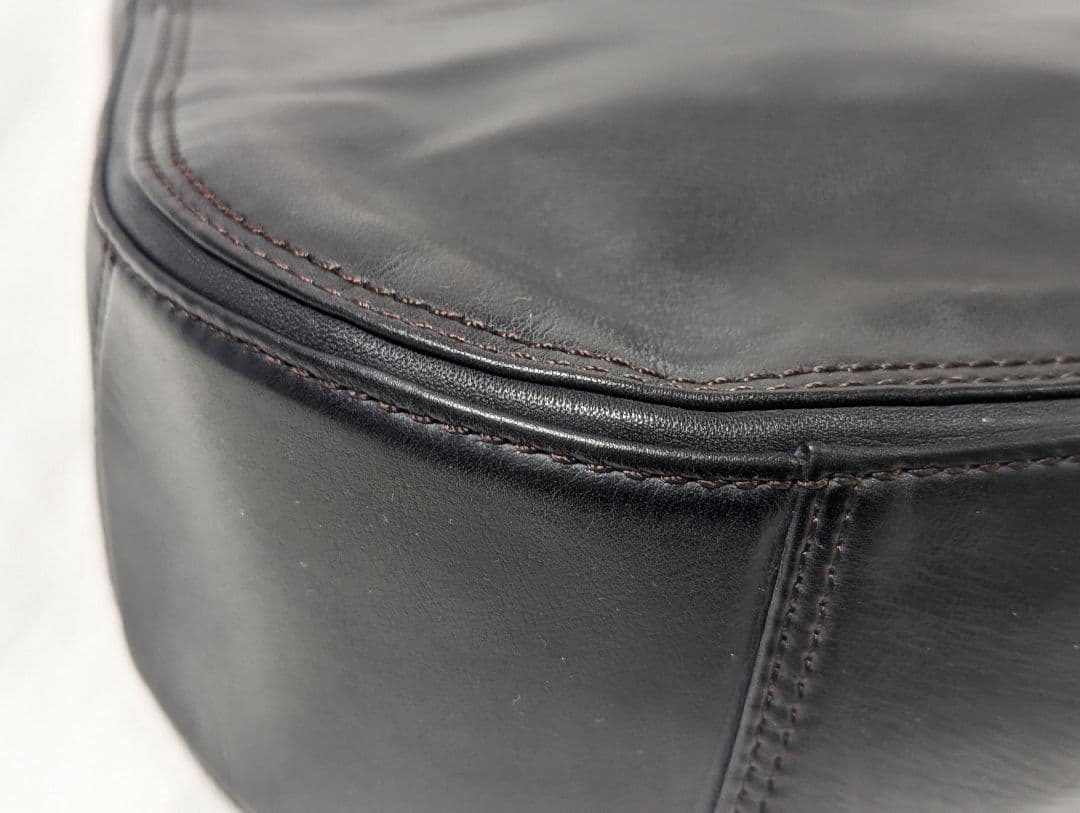 im product　ISSEY MIYAKE ショルダーバック　レザーB739