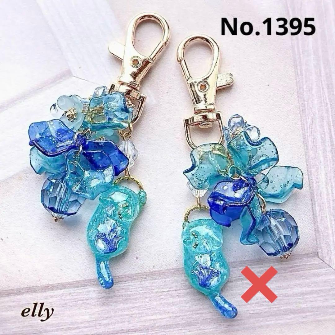 【ゼロ様】1431.手染めビーズ　マーメイド　じゃれ猫　レジン　キーホルダー