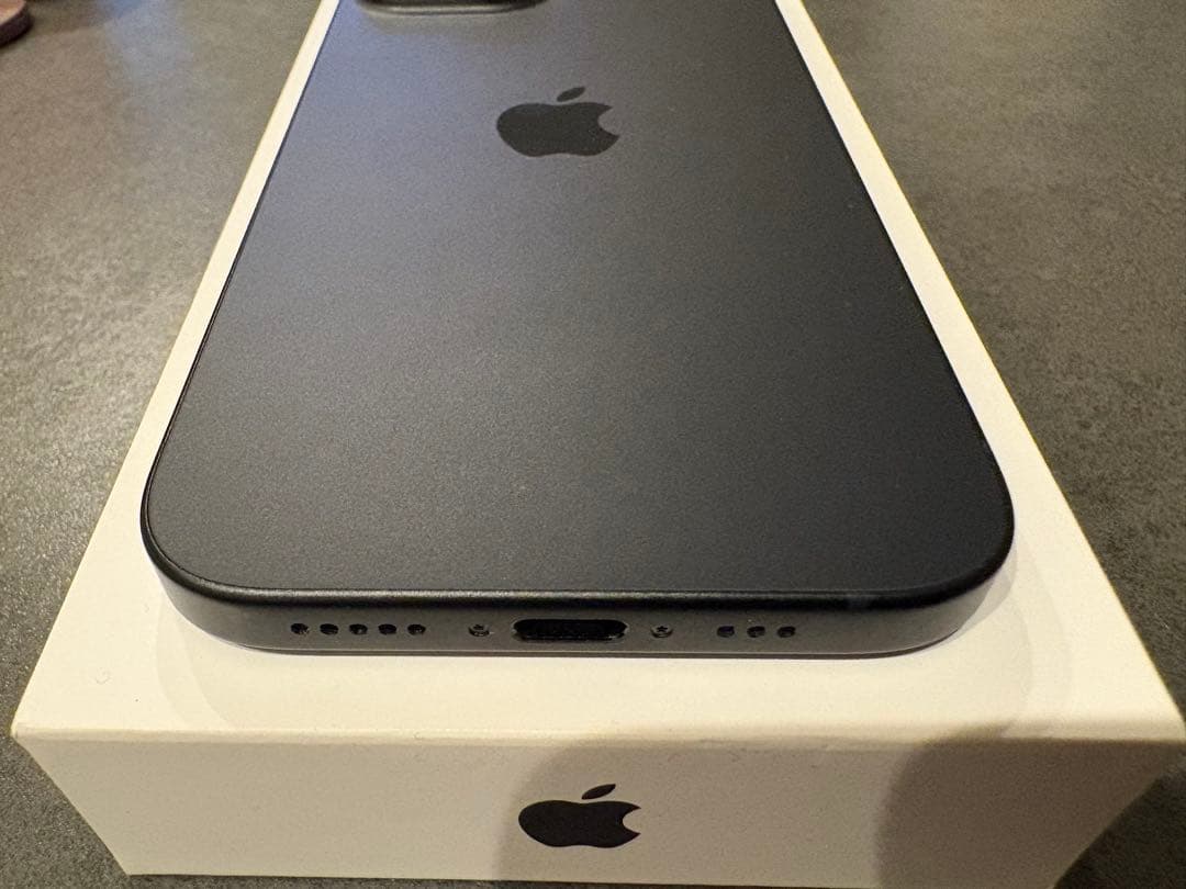 Apple iPhone 15 ブラック 本体　SIMフリー