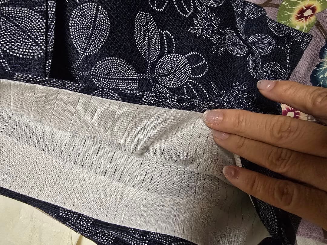 本日最終、値下げ済み。来年用に。日本橋竺仙 萩柄絹紅梅 仕立済、しつけ付き新品