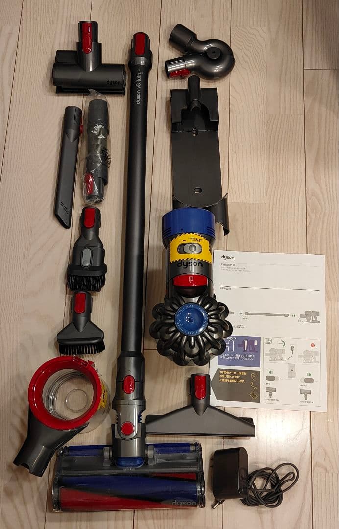 Dyson V8 スティッククリーナー 本体 未使用付属品込み
