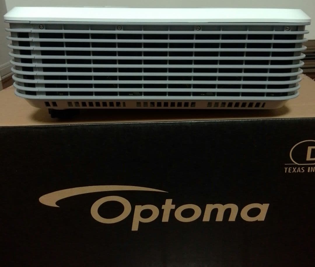 n*o様 【使用時間2時間】Optoma プロジェクター