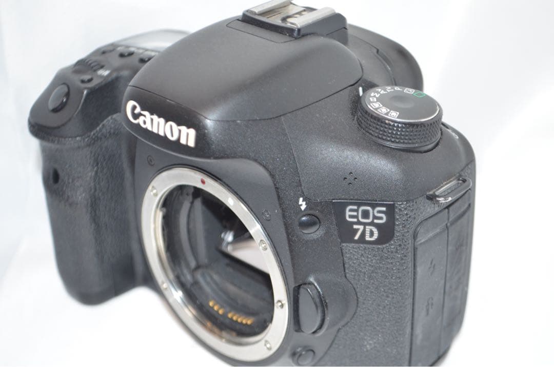 ❤️Canon EOS7D☆超高画質で動画撮れてレンズ付❤️