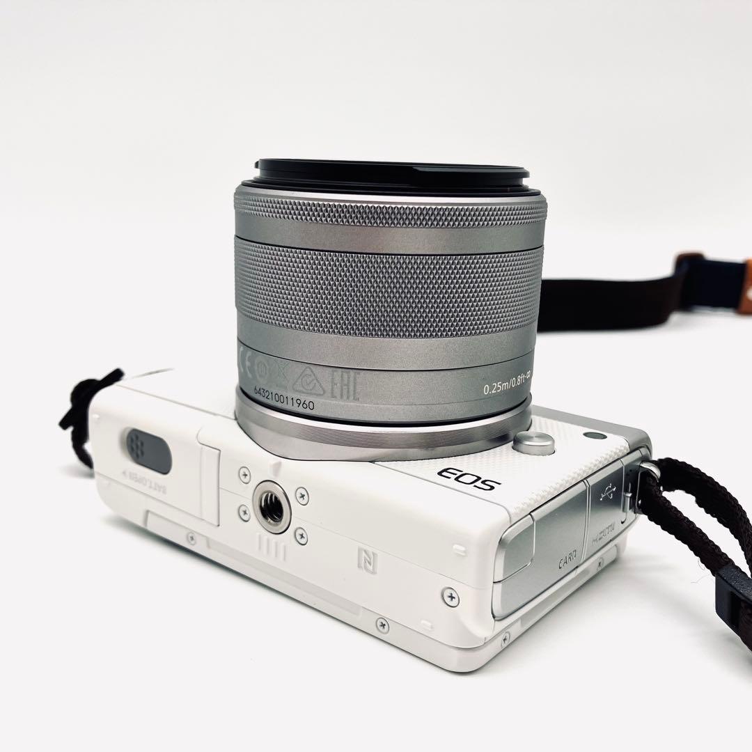 美品♪ Canon EOS M100 ホワイト　15-45mmレンズキット