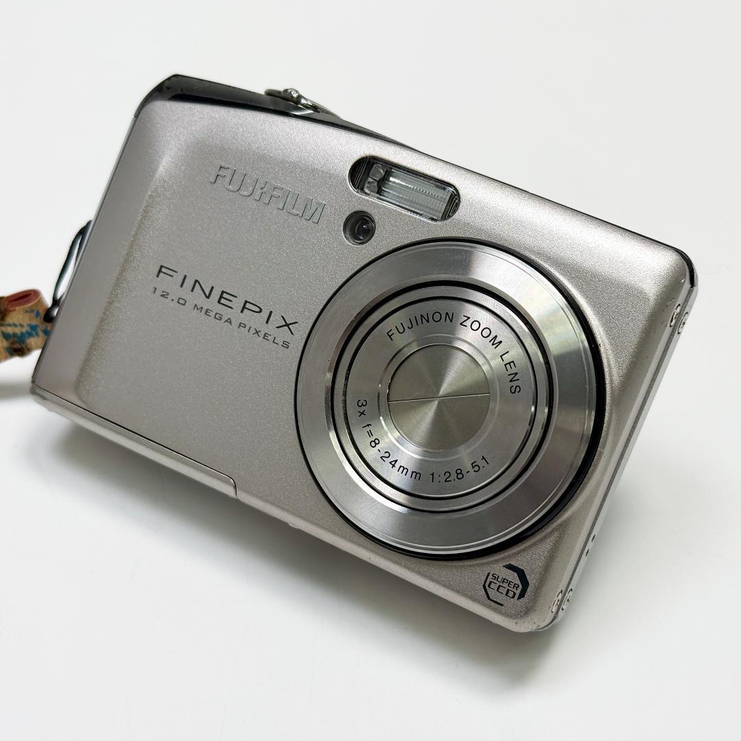 多少難あり品 フジフイルム FinePix F50fd シルバー