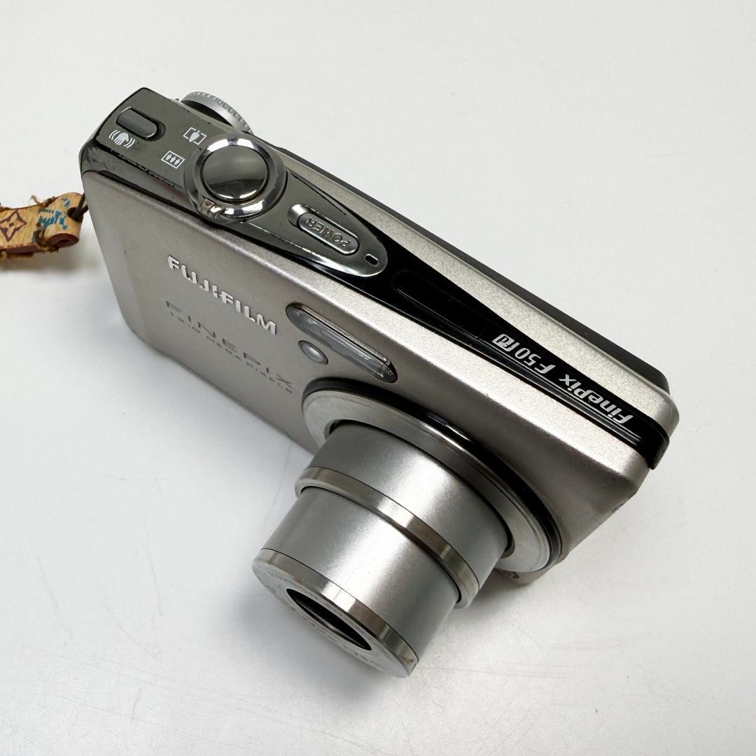多少難あり品 フジフイルム FinePix F50fd シルバー