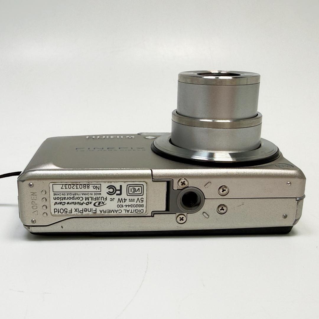 多少難あり品 フジフイルム FinePix F50fd シルバー