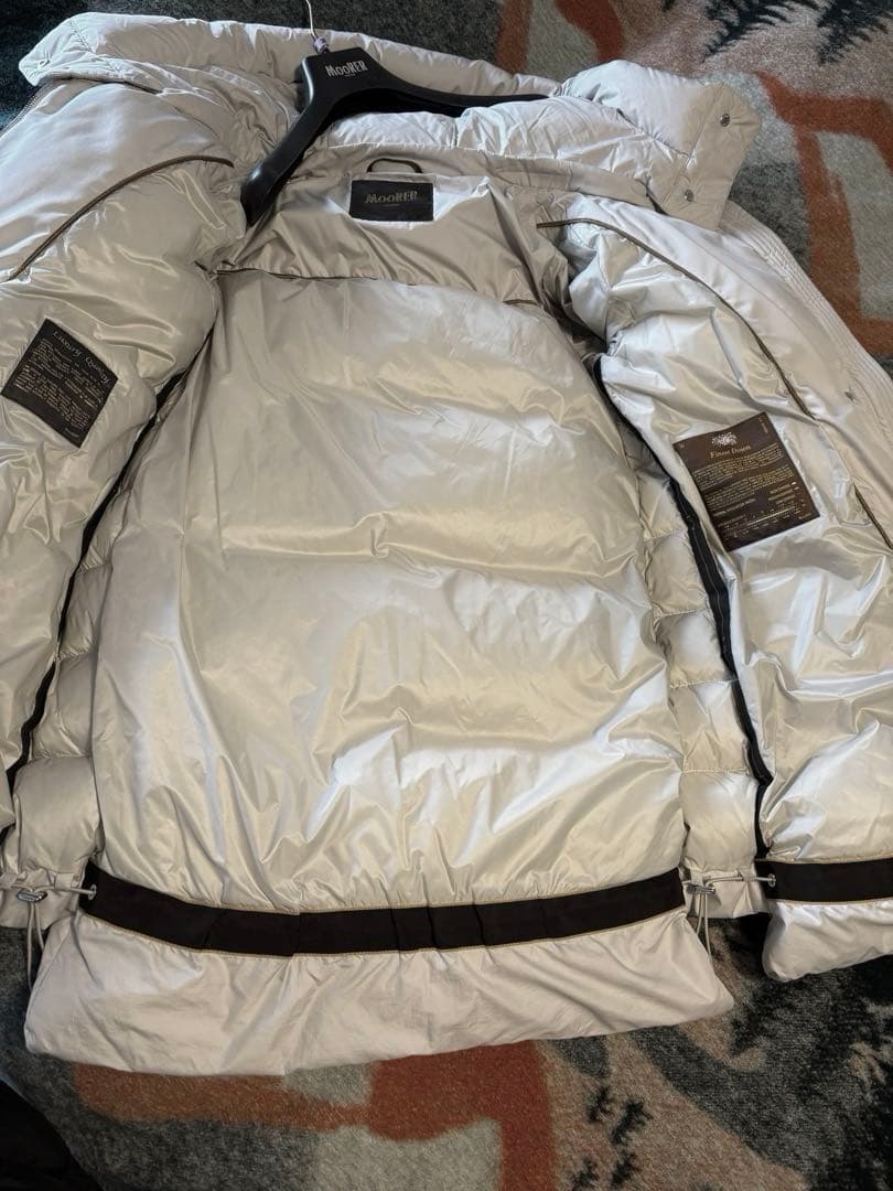 【美品】MOORER NAIROBI-PXフーデッドダウンコート38ライトグレー