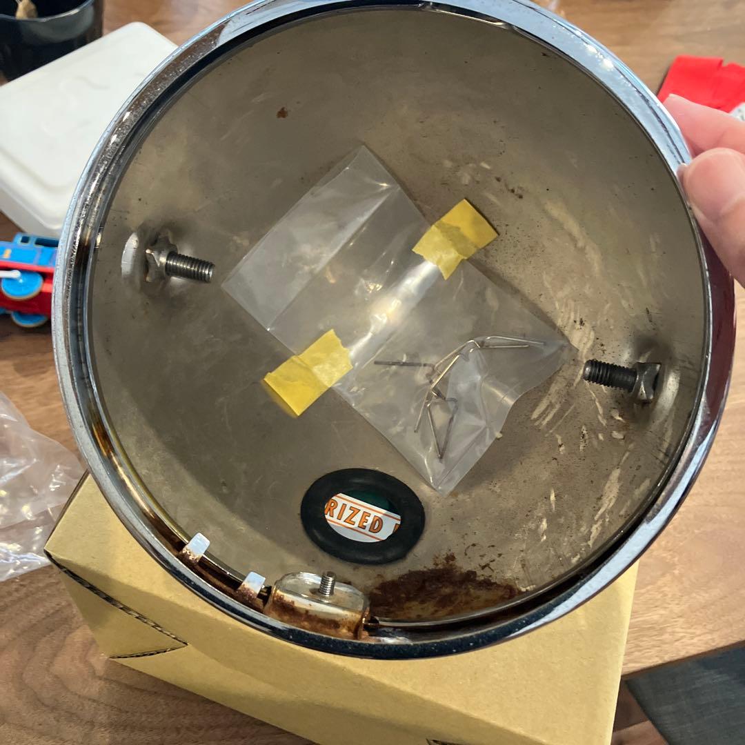 ルーカスヘッドライト　ペイトンプレイス　SR400 メッキ　ケース