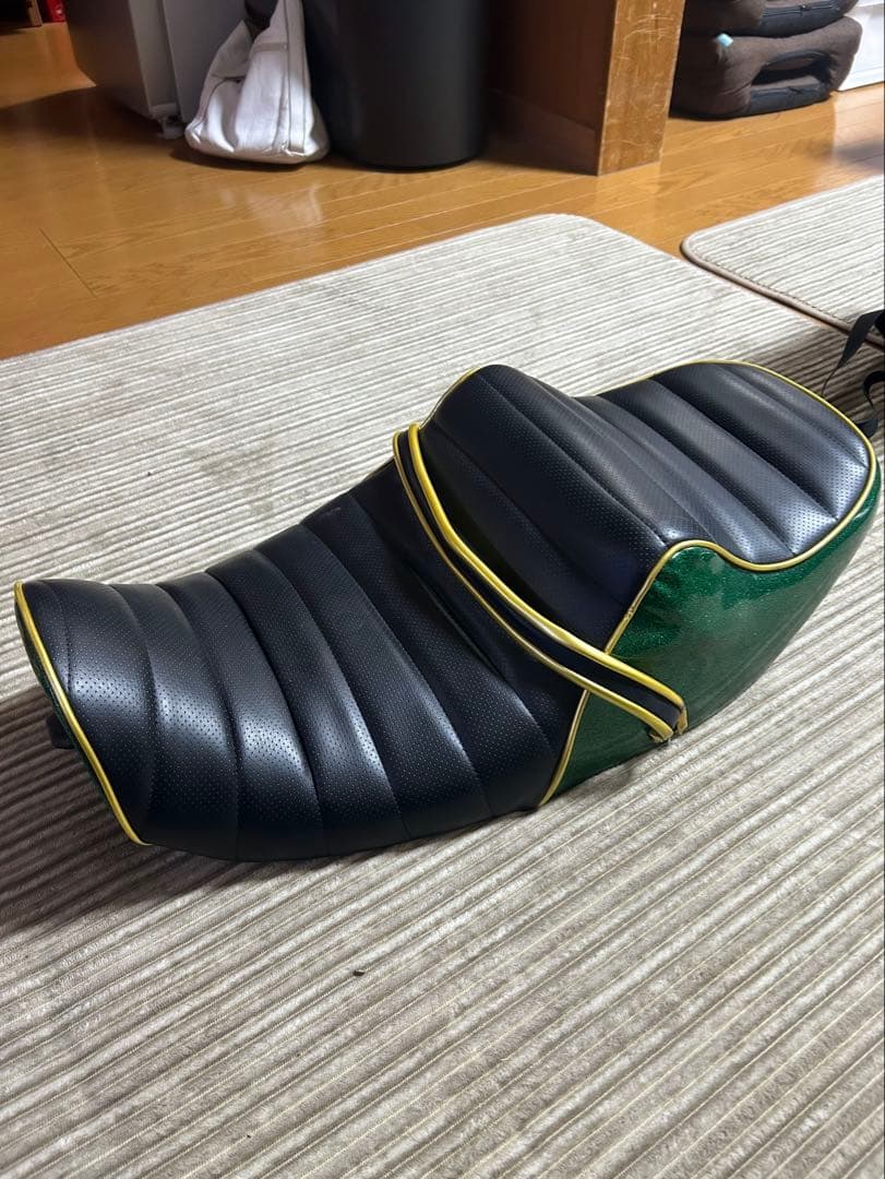 バイクシート ブラック/グリーン/イエロー