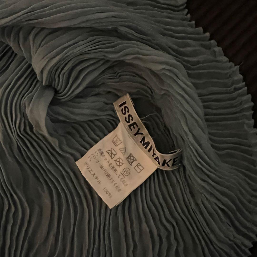 ISSEY MIYAKE 青 プリーツ トップス　シフォンツイスト