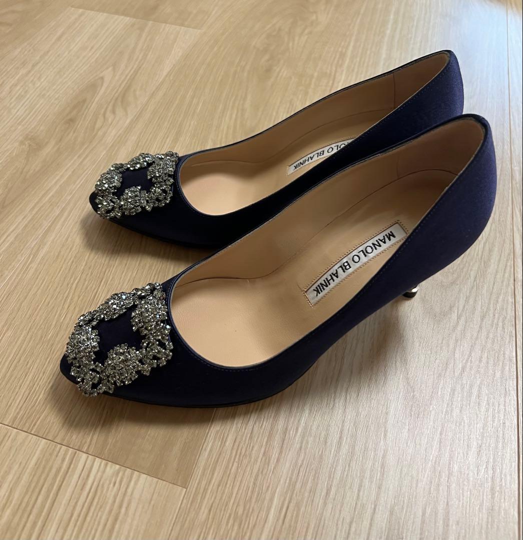 Manolo Blahnik マノロブラニク　ハンギシ