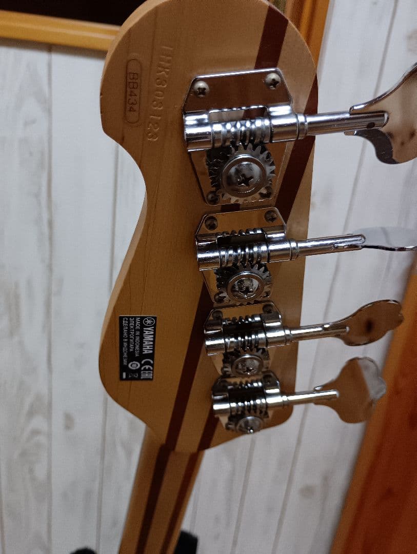 BB434 ブラック　ピックガード入れ替え有り