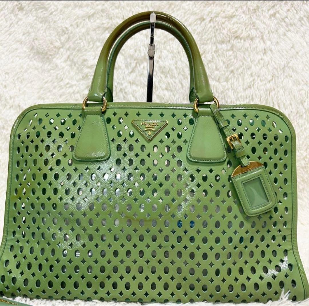 Prada グリーン パンチングデザイン バッグ