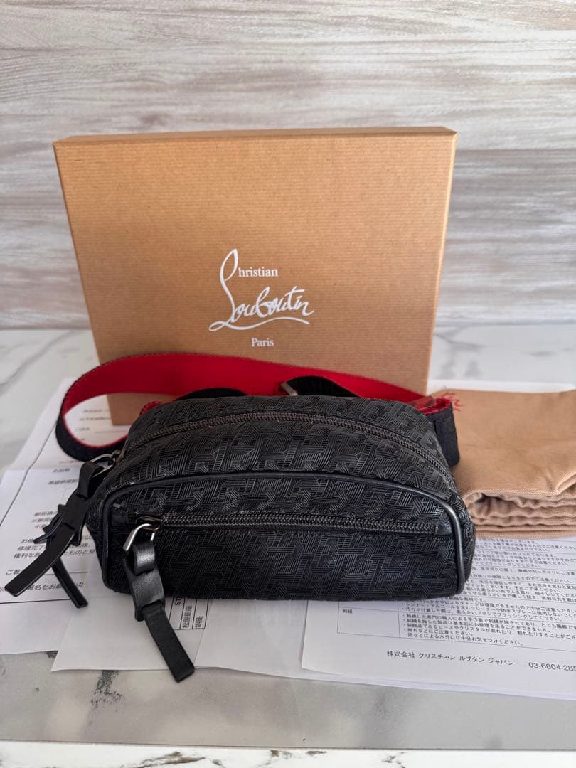 クリスチャンルブタン モノグラムエンボス ブラスター 斜め掛け　1215213