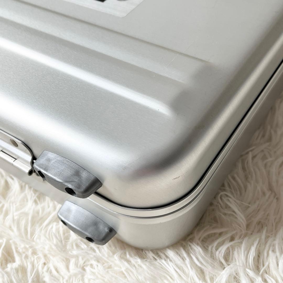 美品✨ゼロハリバートン　アルミ　アタッシュケース　ジュラルミン　ダイヤルロック