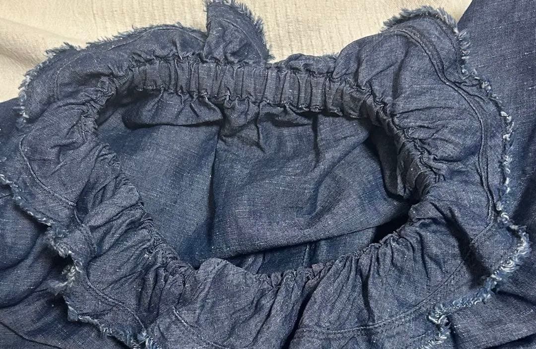 ネストローブ　コットンリネンダンガリーフリルシャツ