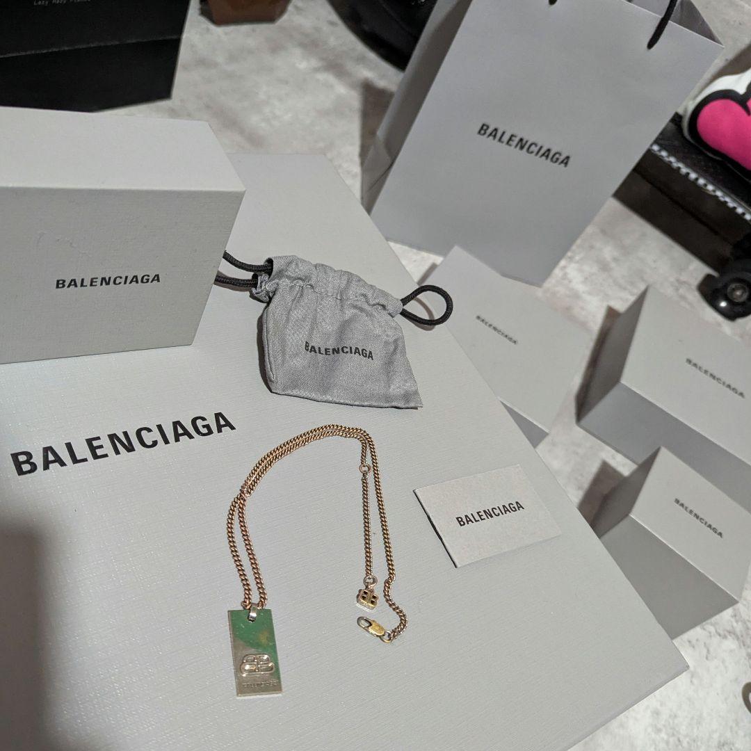 BALENCIAGA プレート型ネックレス