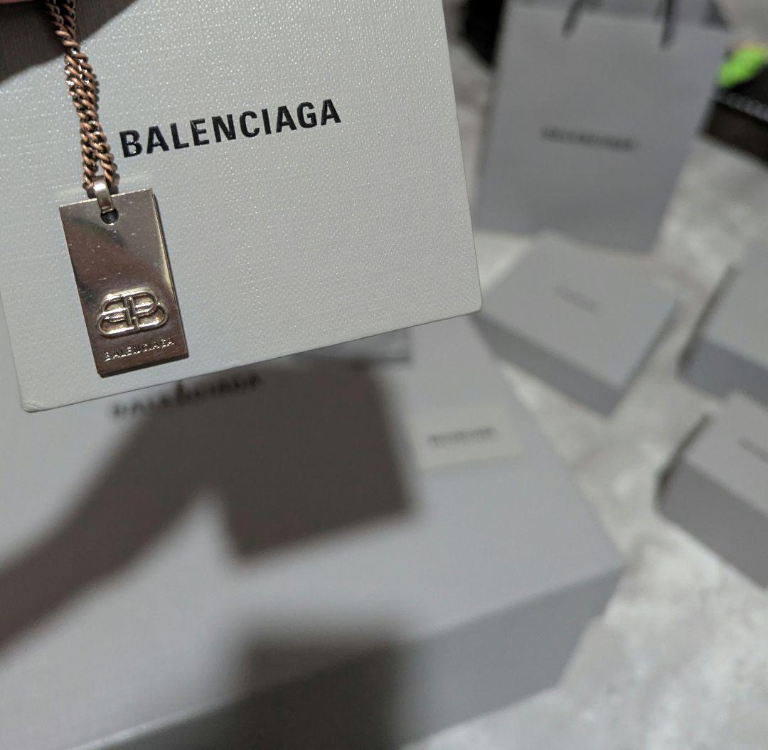 BALENCIAGA プレート型ネックレス