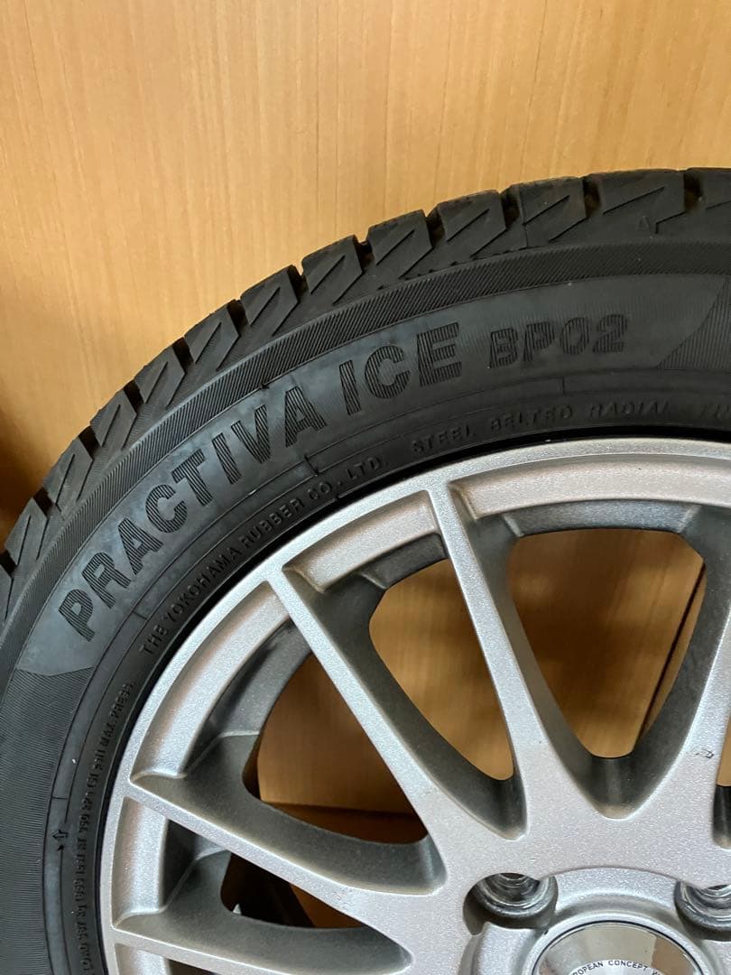 た*き様 2024年式スタッドレスタイヤ、ホイール４本セット　中古　美品