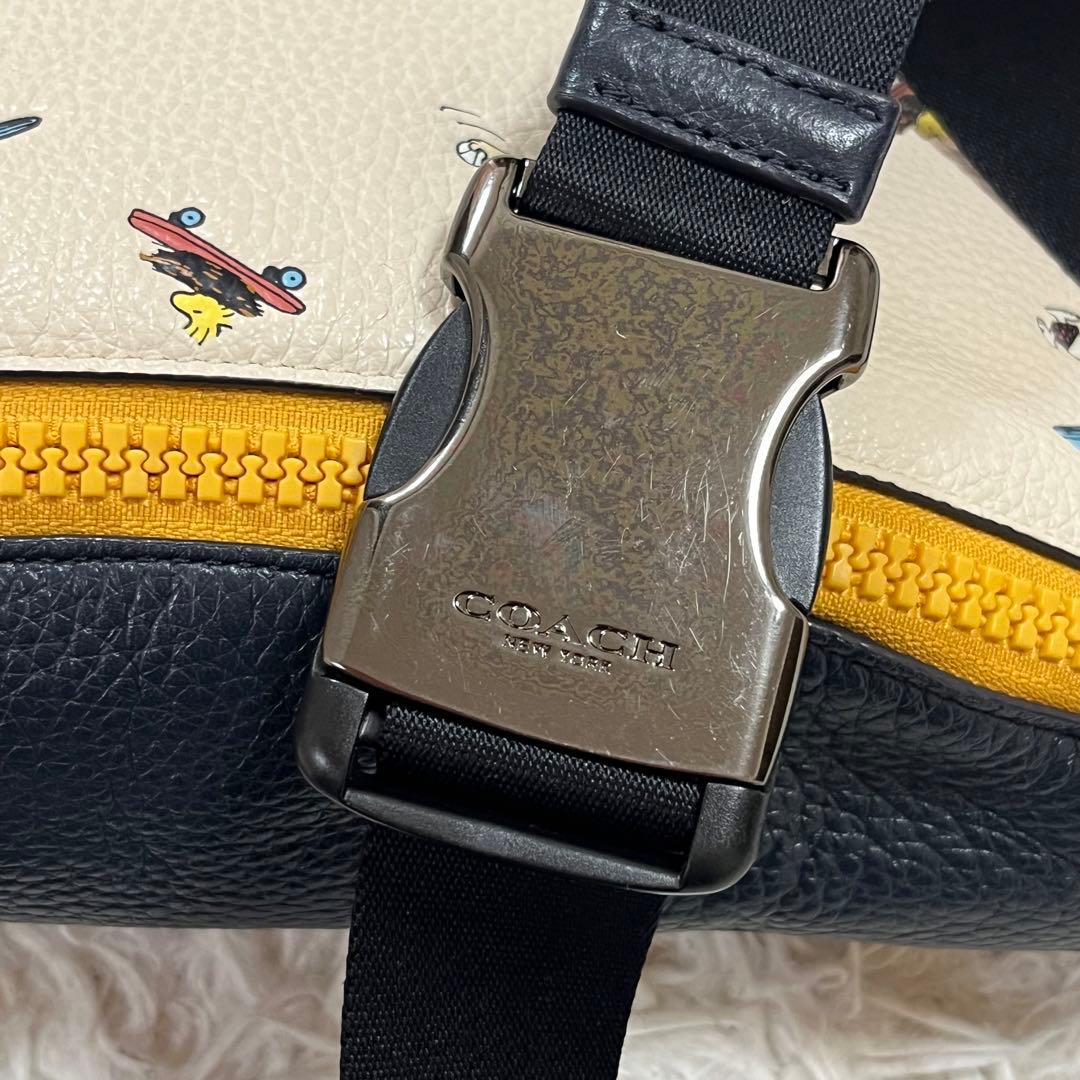 極美品✨限定品✨コーチ　ボディバッグ　スヌーピー　コラボ　レザー　ホワイト