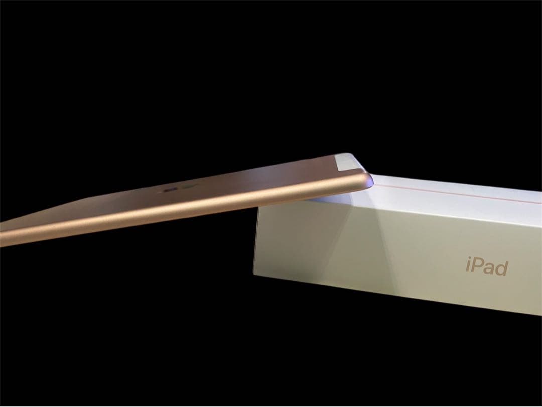 美品！！iPad（第六世代）32GB セルラーモデル　ゴールド