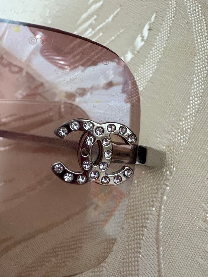 イタリア製　CHANEL スクエアサングラス 4017